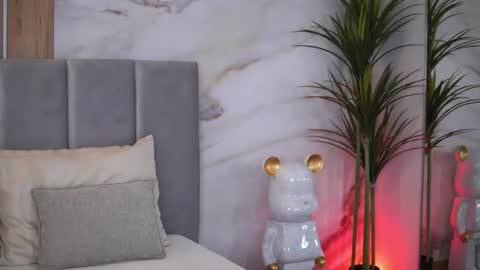 Elly online show from October 2025 08:08:02 PM