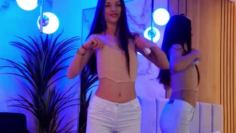 Snapshot of ellylynn chatting on March 2026 08:37:01 PM Elly online show from March 2026 08:37:01 PM