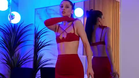 Snapshot of ellylynn chatting on March 2026 07:31:01 PM Elly online show from March 2026 07:31:01 PM