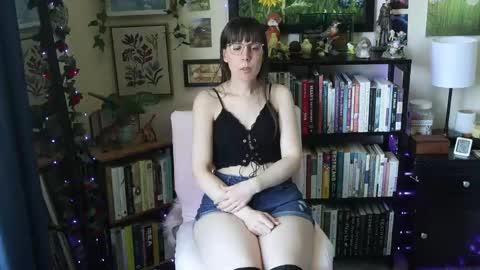 Elly Naomi online show from May 2026 05:01:01 PM
