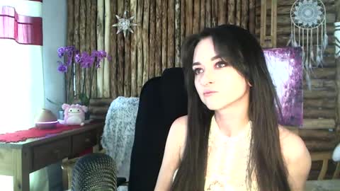 Ellysan de lart online show from November 2025 11:44:01 AM