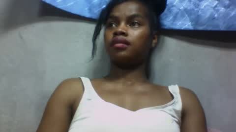 elodie228680 online show from May 2026 07:48:01 AM
