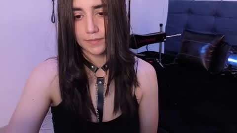 elowen_halley1 online show from October 2025 07:03:01 PM