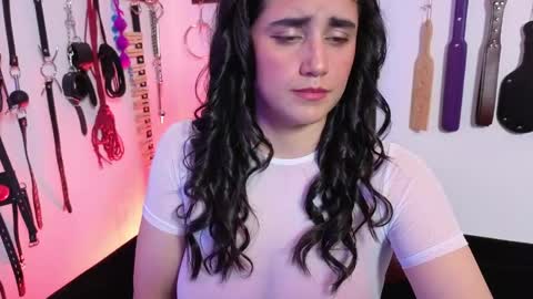 elowen_halley1 online show from April 2026 07:01:01 PM