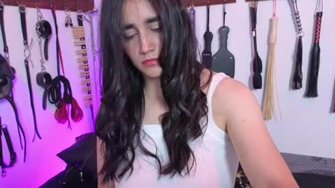 elowen_halley1 online show from May 2026 06:24:01 PM