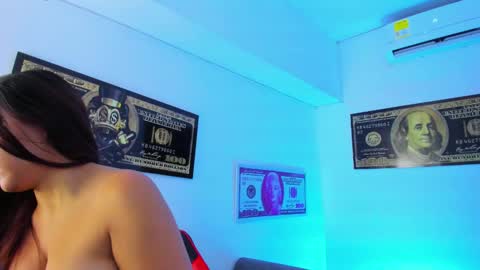 Snapshot of elsalombardi chatting on January 2025 12:22:01 PM Elsa online show from January 2025 12:22:01 PM