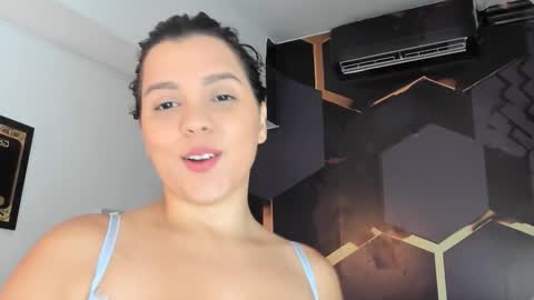 Snapshot of elsalombardi chatting on October 2025 12:17:02 PM Elsa online show from October 2025 12:17:02 PM