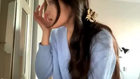 Snapshot of elverabessel chatting on September 2025 12:53:01 PM Hiana online show from September 2025 12:53:01 PM