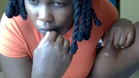 Snapshot of elvier_pretty chatting on October 2025 09:21:02 AM flo online show from October 2025 09:21:02 AM