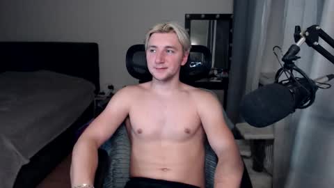 Snapshot of elvin_vaenight chatting on October 2025 10:40:02 PM Elvin Vaenight online show from October 2025 10:40:02 PM