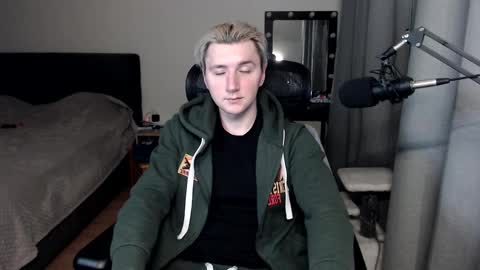 Snapshot of elvin_vaenight chatting on October 2025 12:44:02 AM Elvin Vaenight online show from October 2025 12:44:02 AM