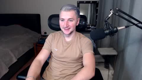 Snapshot of elvin_vaenight chatting on November 2025 10:52:01 PM Elvin Vaenight online show from November 2025 10:52:01 PM