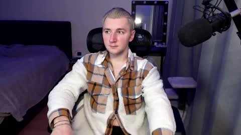 Snapshot of elvin_vaenight chatting on November 2025 08:58:02 PM Elvin Vaenight online show from November 2025 08:58:02 PM