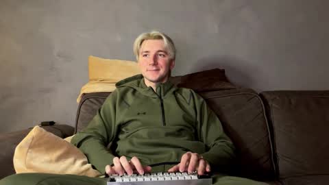 Snapshot of elvin_vaenight chatting on November 2025 10:54:01 PM Elvin Vaenight online show from November 2025 10:54:01 PM