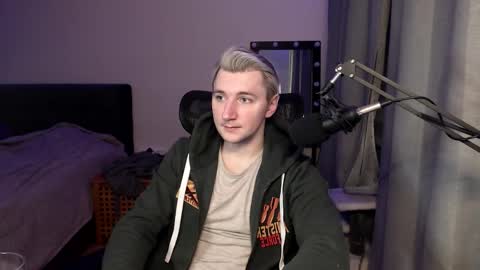 Snapshot of elvin_vaenight chatting on November 2025 11:19:02 PM Elvin Vaenight online show from November 2025 11:19:02 PM