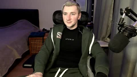 Snapshot of elvin_vaenight chatting on November 2025 11:42:02 PM Elvin Vaenight online show from November 2025 11:42:02 PM