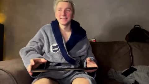 Snapshot of elvin_vaenight chatting on December 2025 01:33:02 AM Elvin Vaenight online show from December 2025 01:33:02 AM