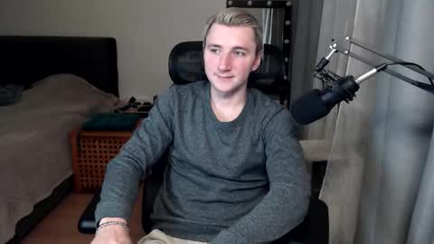 Snapshot of elvin_vaenight chatting on December 2025 11:35:01 PM Elvin Vaenight online show from December 2025 11:35:01 PM