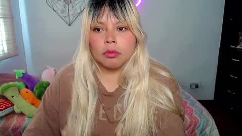 Snapshot of elymoon chatting on September 2025 05:27:01 PM Ely online show from September 2025 05:27:01 PM