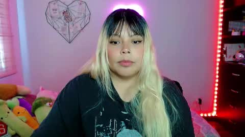 Snapshot of elymoon chatting on November 2025 09:48:01 PM Ely online show from November 2025 09:48:01 PM