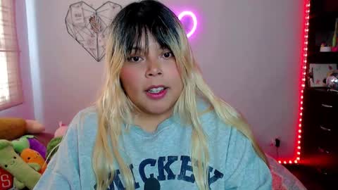 Snapshot of elymoon chatting on November 2025 06:37:02 PM Ely online show from November 2025 06:37:02 PM