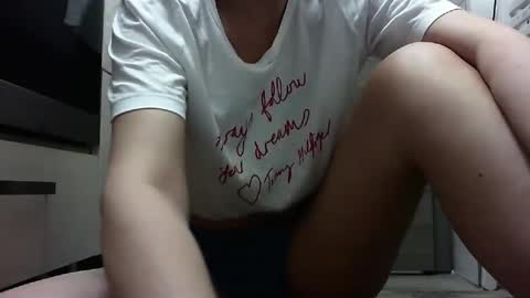 Snapshot of elyseblue chatting on January 2025 05:26:02 AM elyseblue online show from January 2025 05:26:02 AM