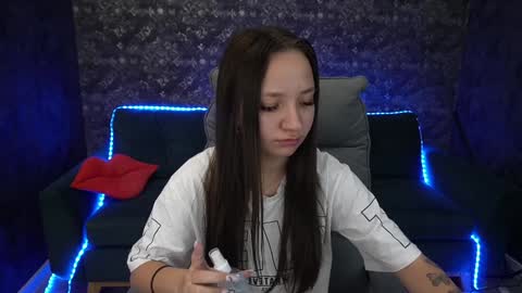 Snapshot of elyslunar_ chatting on December 2024 01:06:01 PM Call me Elis online show from December 2024 01:06:01 PM