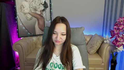 Snapshot of elyslunar_ chatting on December 2024 06:21:01 AM Call me Elis online show from December 2024 06:21:01 AM