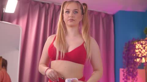 Elyssa online show from February 2026 07:39:02 PM