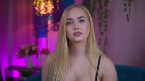 Elyssa online show from April 2026 06:49:01 PM