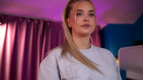 Elyssa online show from June 2026 06:33:02 PM