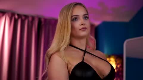 Elyssa online show from June 2026 06:54:01 PM