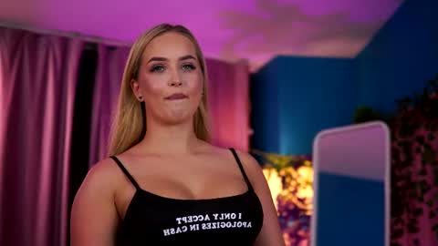 Elyssa online show from June 2026 06:57:02 PM