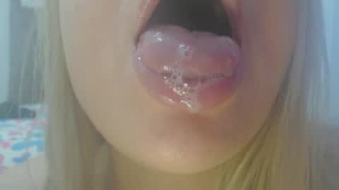 Snapshot of elza_blonde chatting on February 2025 07:19:02 PM E L Z A online show from February 2025 07:19:02 PM