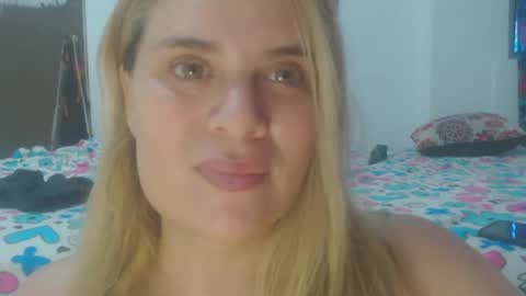Snapshot of elza_blonde chatting on February 2025 10:36:02 PM E L Z A online show from February 2025 10:36:02 PM