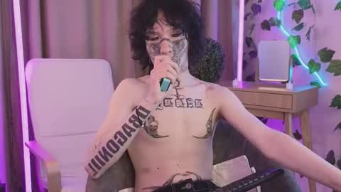 em0_b0y online show from February 2026 05:52:01 PM