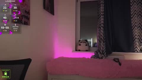 Em1l1a online show from October 2025 08:09:02 PM