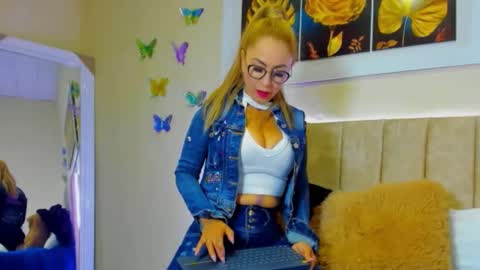 Snapshot of ema_garciaa chatting on September 2025 10:59:01 AM ema garcia online show from September 2025 10:59:01 AM