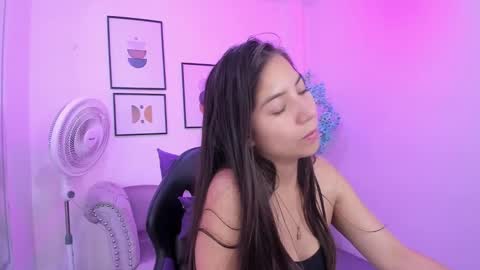 Snapshot of ema_louisx chatting on December 2024 11:52:02 AM Ema louisx online show from December 2024 11:52:02 AM