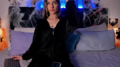 Ema online show from October 2025 08:53:02 PM