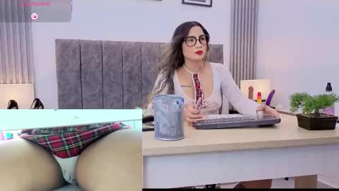 Ema online show from December 2025 10:52:01 PM