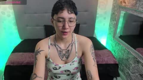 Snapshot of emahills__axelrose chatting on September 2025 01:21:02 AM emahills__axelrose online show from September 2025 01:21:02 AM
