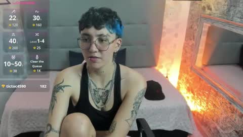 Snapshot of emahills__axelrose chatting on October 2025 03:06:02 AM emahills__axelrose online show from October 2025 03:06:02 AM