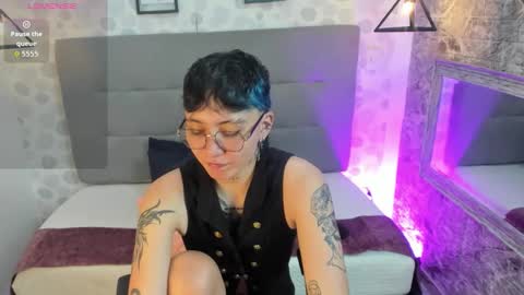 Snapshot of emahills__axelrose chatting on October 2025 02:03:02 AM emahills__axelrose online show from October 2025 02:03:02 AM