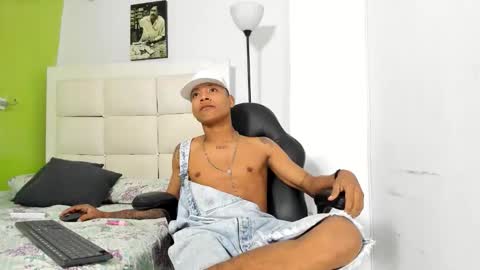 Snapshot of emanuel_23cm_ chatting on February 2026 02:10:01 AM EMANUEL online show from February 2026 02:10:01 AM