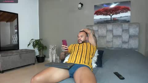 Snapshot of emanuelspencer chatting on December 2024 09:04:02 PM emanuelspencer online show from December 2024 09:04:02 PM