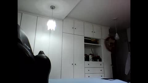 embarrassed_str8_3incher online show from May 2026 06:35:02 PM
