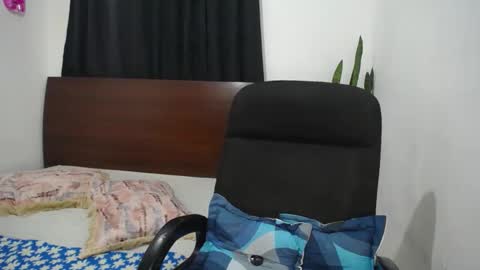 Snapshot of ember_wanda_ chatting on February 2025 01:03:02 AM Ember and Wanda online show from February 2025 01:03:02 AM