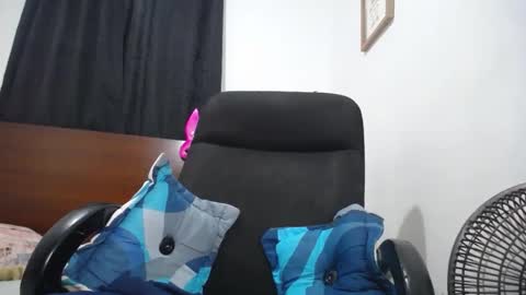 Snapshot of ember_wanda_ chatting on February 2025 09:23:01 PM Ember and Wanda online show from February 2025 09:23:01 PM