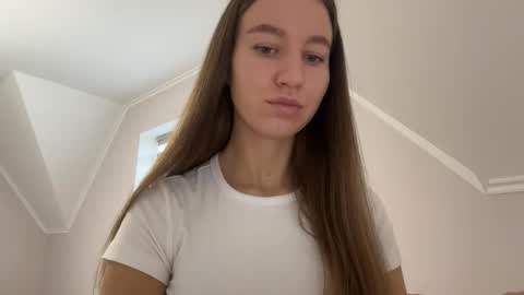 Snapshot of emberfamn chatting on November 2025 12:25:01 PM Alina online show from November 2025 12:25:01 PM